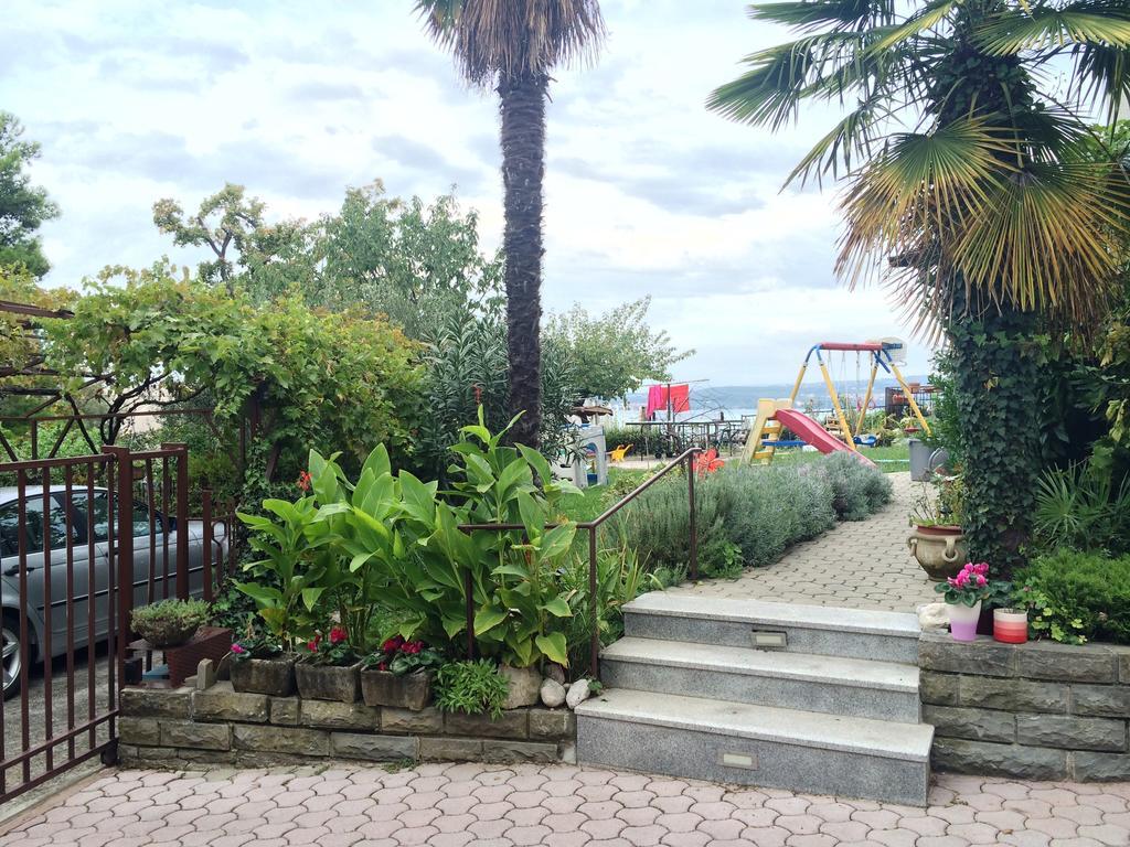 Apartments Petric Capodistria Esterno foto