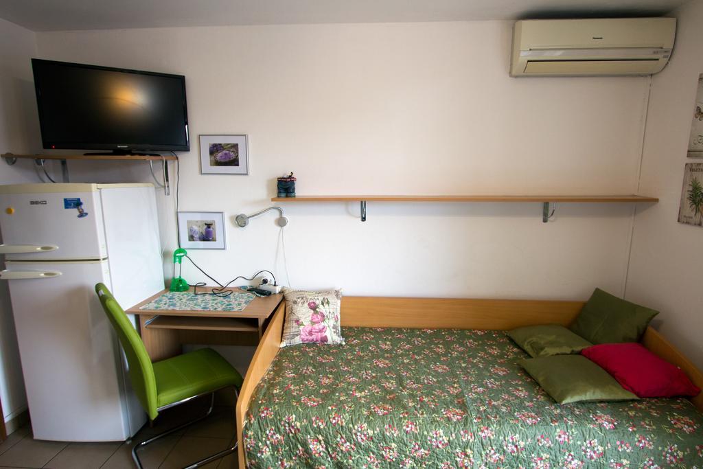 Apartments Petric Capodistria Esterno foto